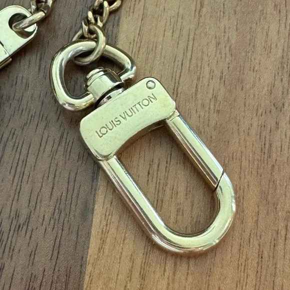 Louis Vuitton 30cm Extender Chain in Gold Tone - Picture 4 of 12